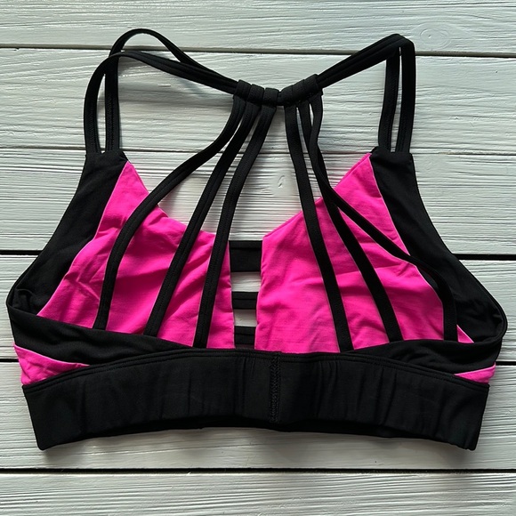 NWOT VS PINK Ultimate Unlined Hot Pink Sports Bra size M - Picture 3 of 4